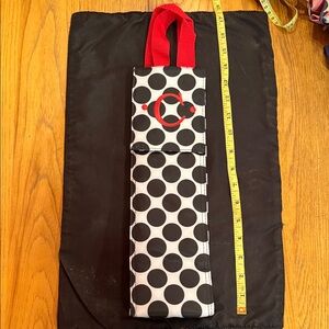 Thirty-One Thermal wine bottle carrier tote. Monogram “C” Hostess